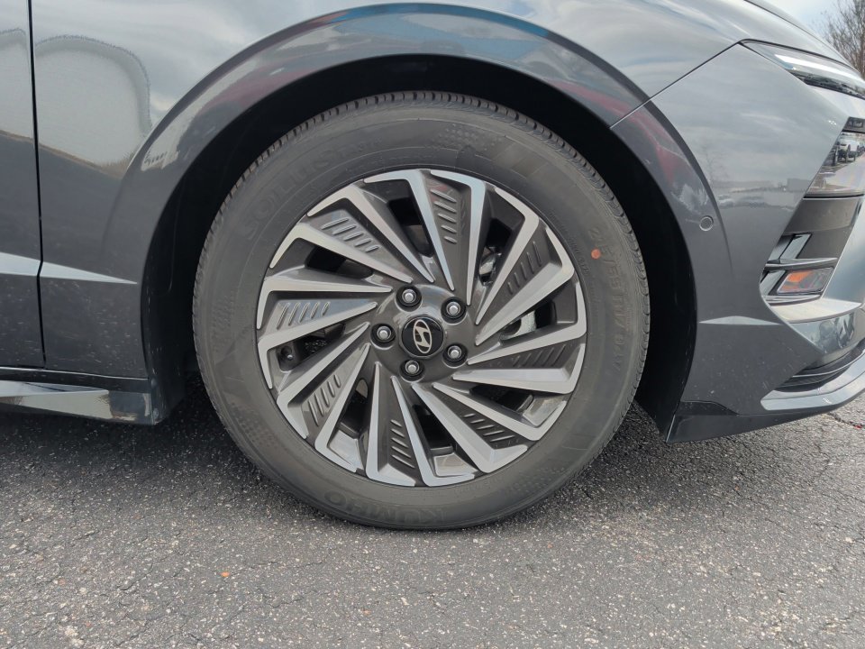 Certified 2025 Hyundai Sonata Limited FWD image 25