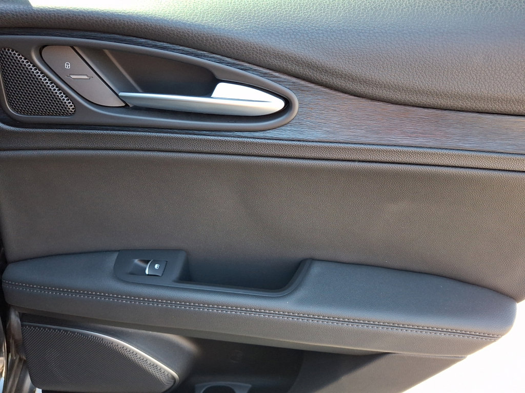 Used 2023 Alfa Romeo Stelvio Sprint image 14