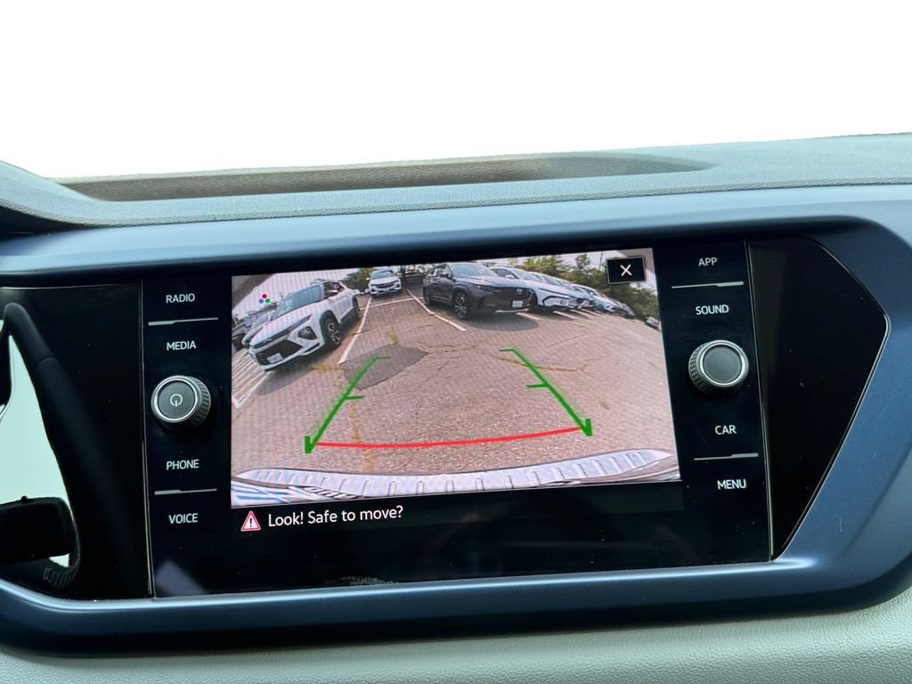 Used 2023 Volkswagen Taos SE w/ Panoramic Sunroof Package FWD image 15