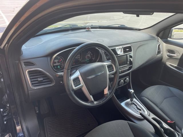 Used 2011 Chrysler 200 Touring FWD image 21