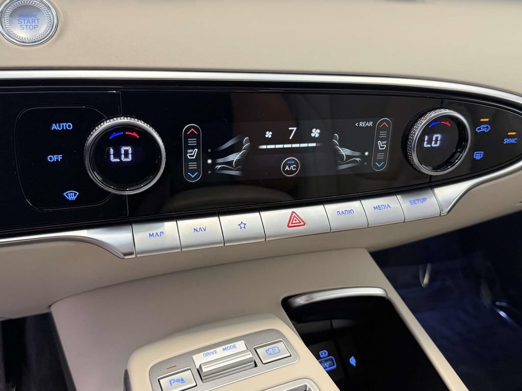 Used 2022 Genesis GV70 2.5T w/ Select Package AWD/4WD image 27