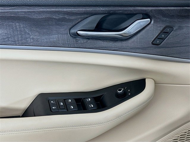 Used 2025 Jeep Grand Cherokee Limited w/ Luxury Tech Group II image 10