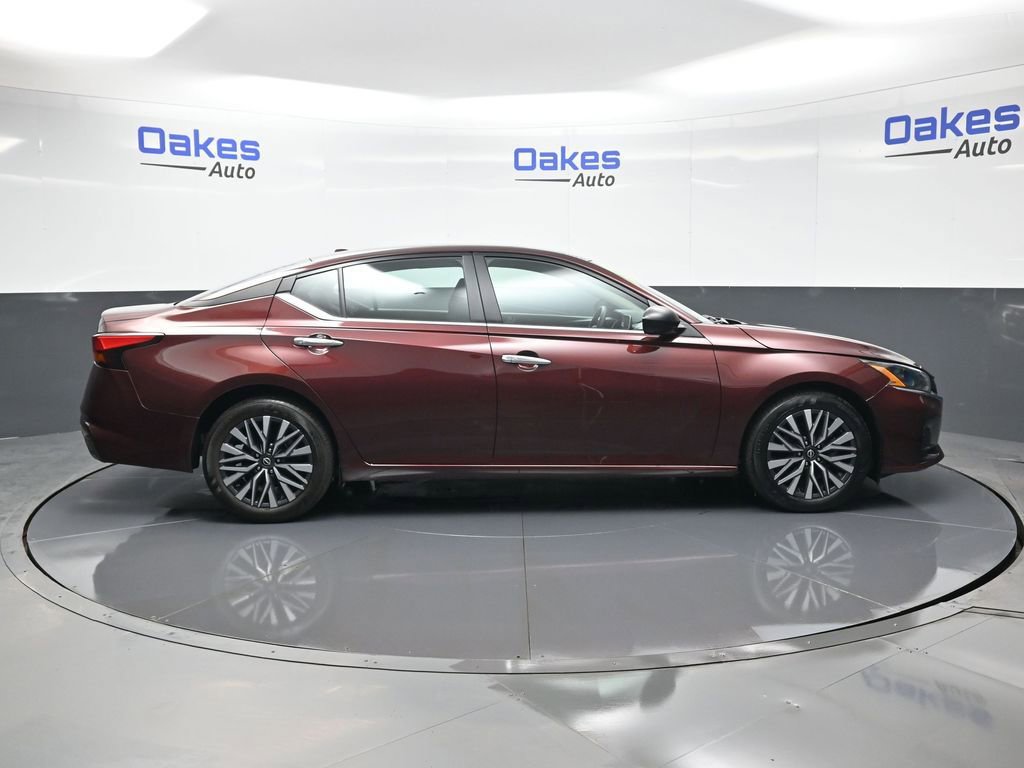 Used 2025 Nissan Altima 2.5 SV image 9