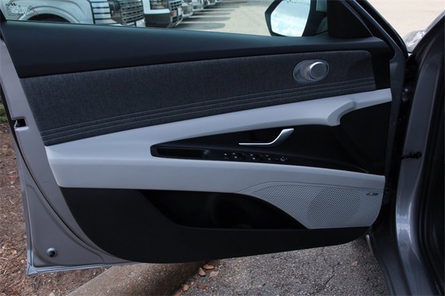New 2025 Hyundai Elantra Limited image 10