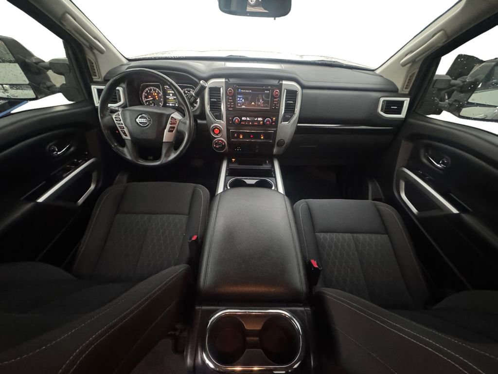 Used 2017 Nissan Titan SV image 11