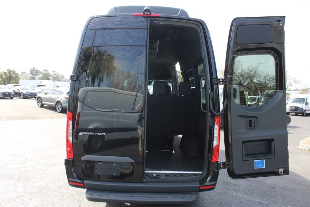 Used 2024 Mercedes-Benz Sprinter 2500 image 43