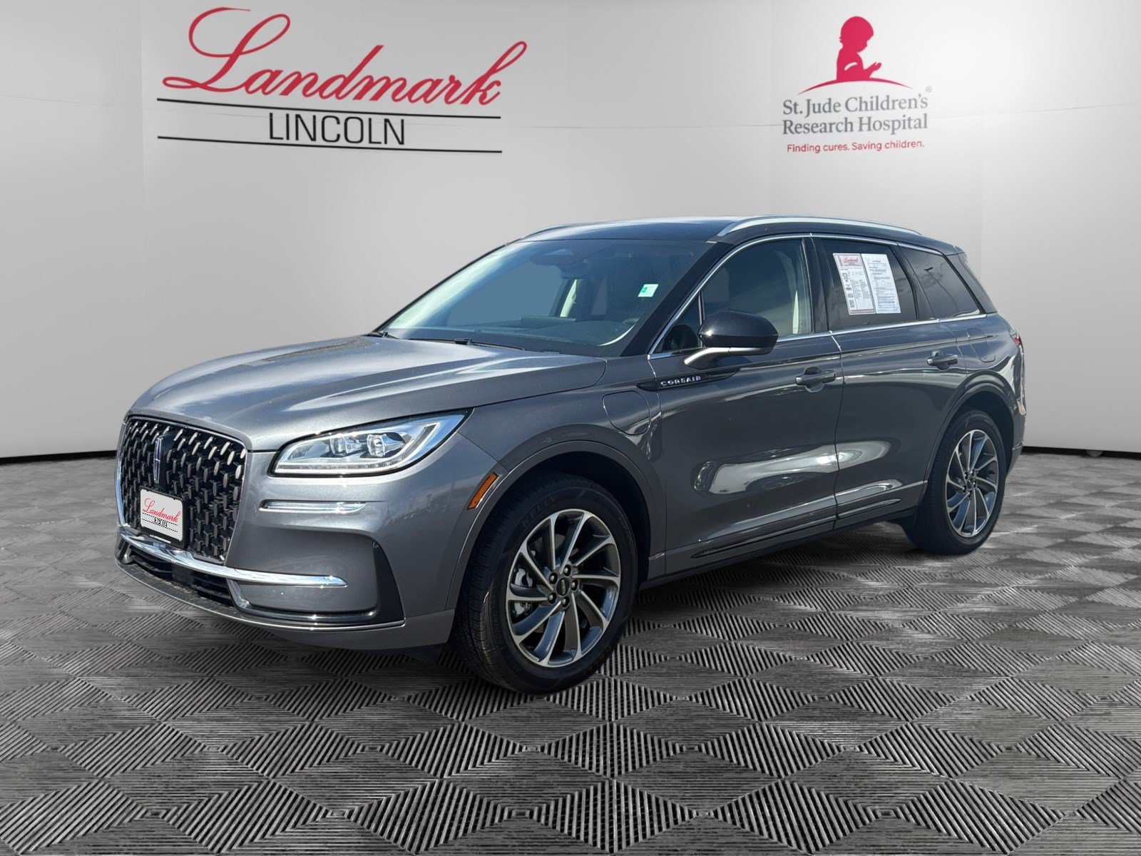 Certified 2024 Lincoln Corsair Grand Touring AWD/4WD image 1
