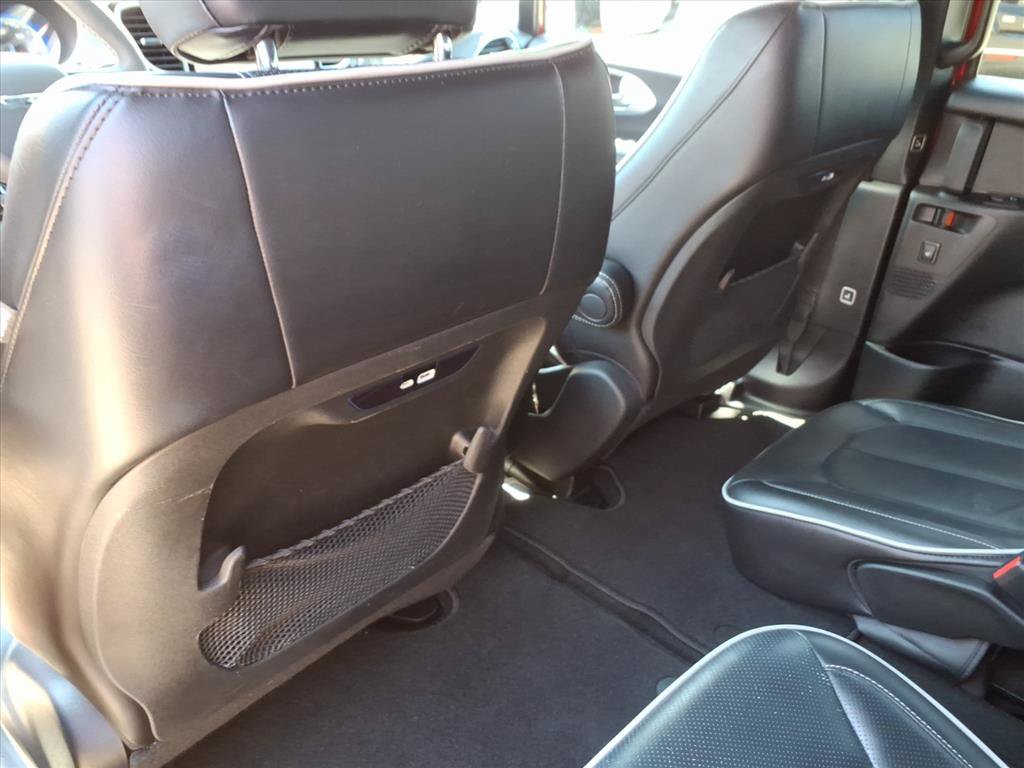 Used 2025 Chrysler Pacifica Limited FWD image 16