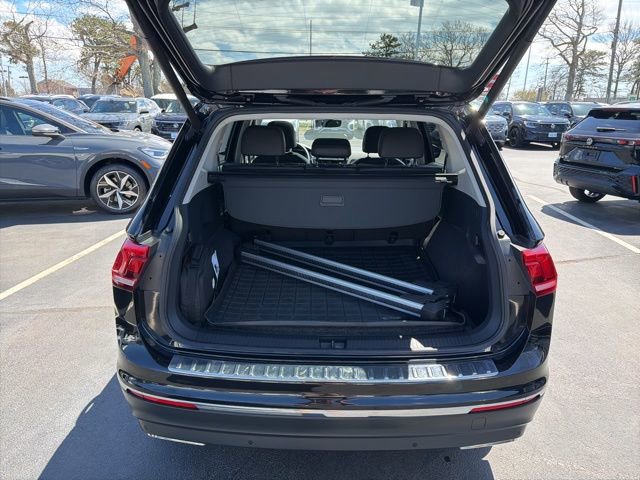 Used 2020 Volkswagen Tiguan SEL AWD/4WD image 26