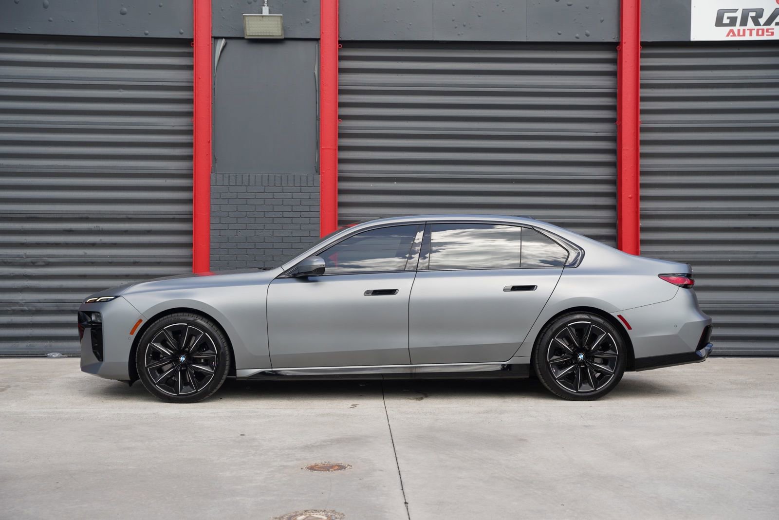 Used 2023 BMW 760i xDrive w/ Luxury Rear Seating Package image 14