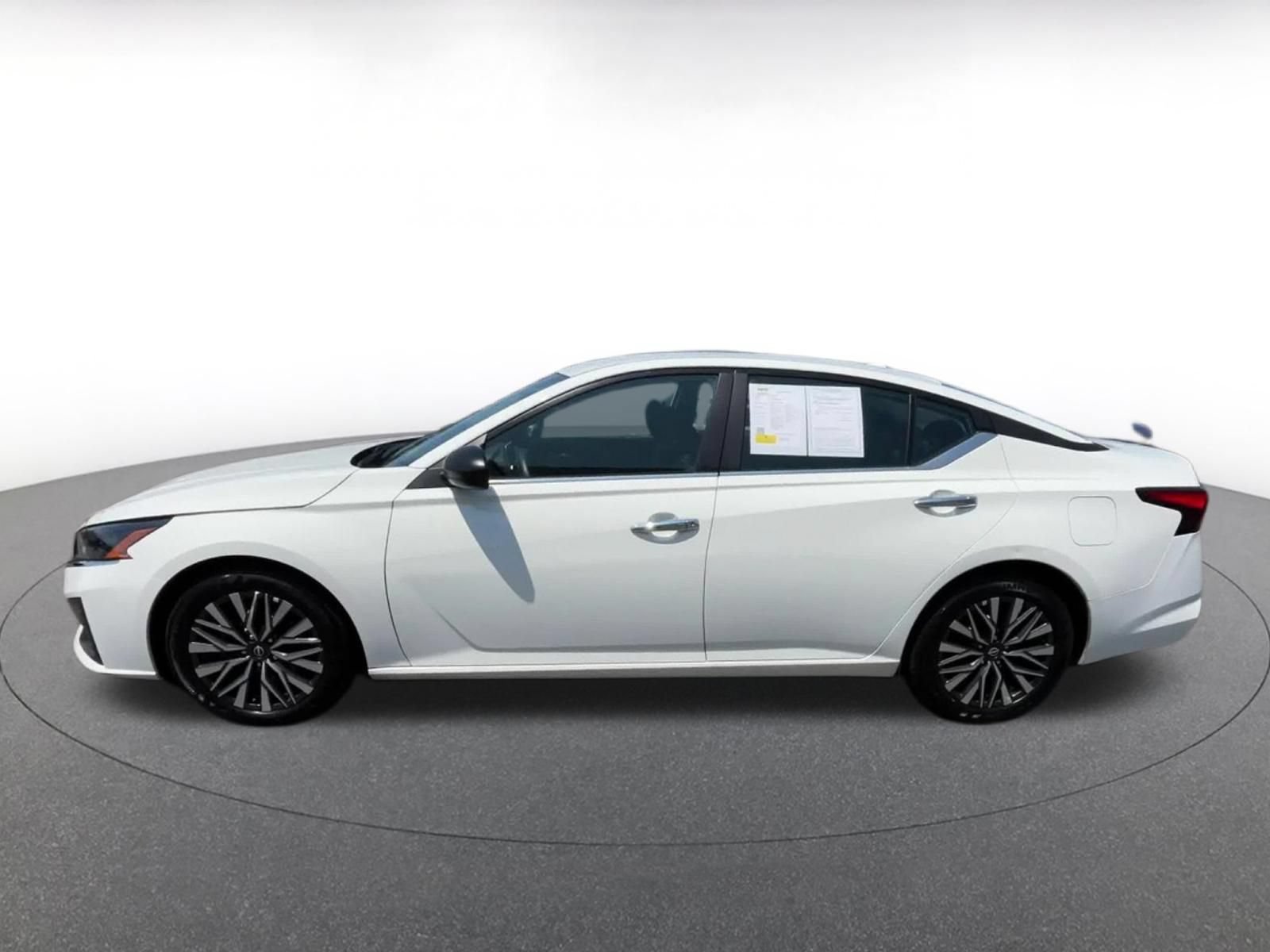 Used 2025 Nissan Altima 2.5 SV FWD image 8
