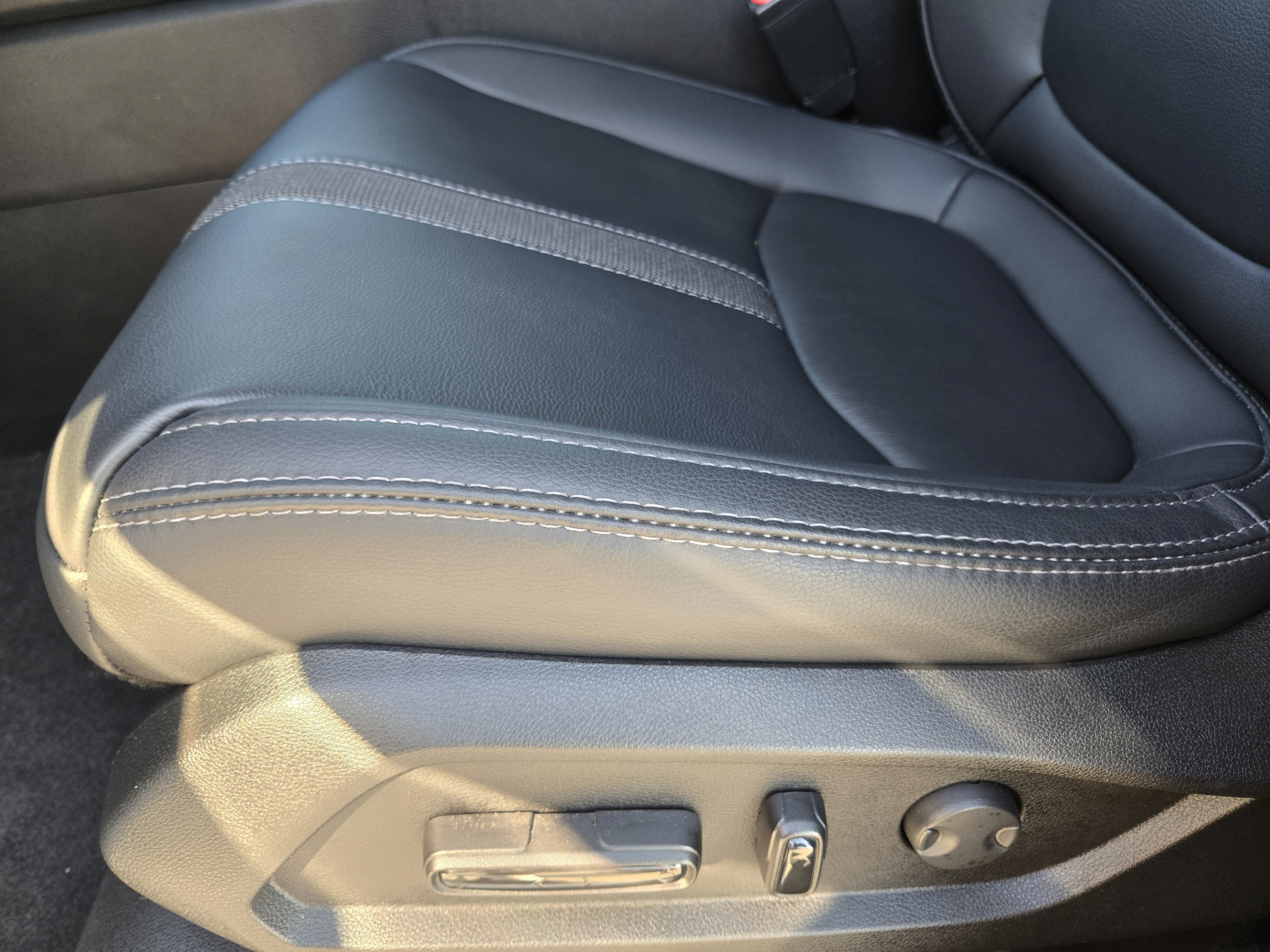 Certified 2025 Honda Pilot Touring image 21