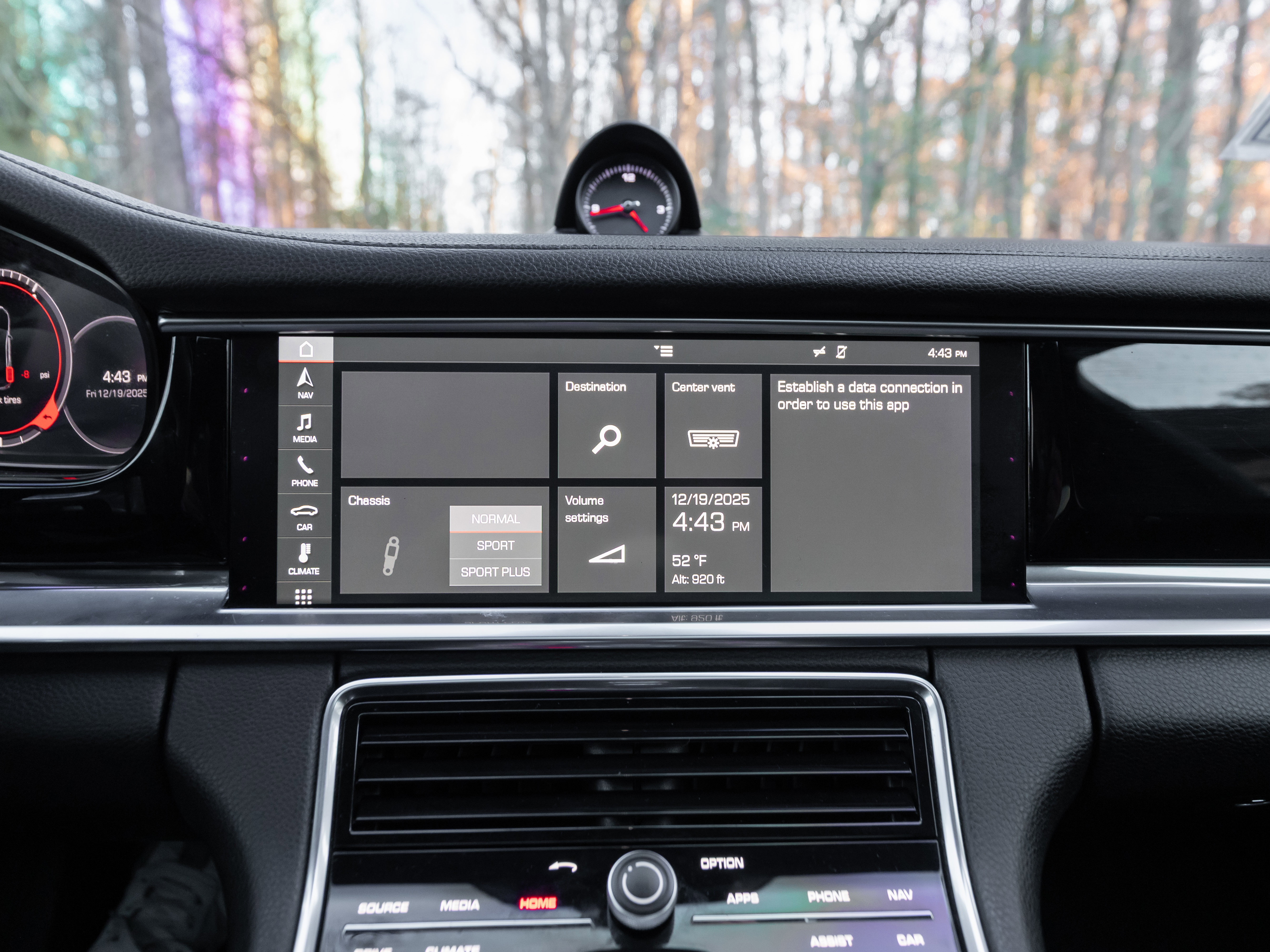 Used 2017 Porsche Panamera image 11