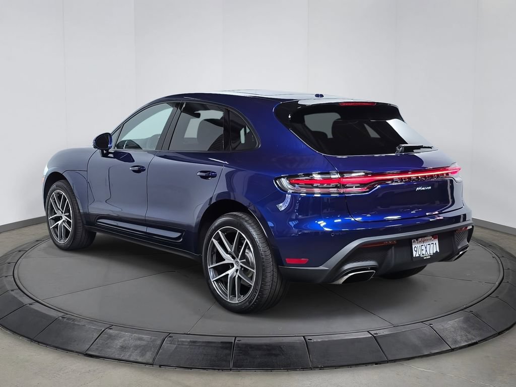 Certified 2025 Porsche Macan AWD/4WD image 3