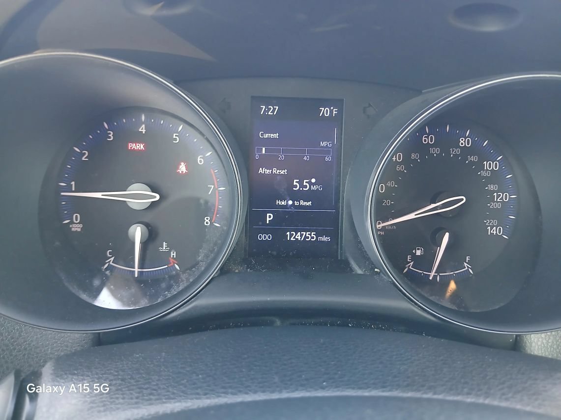 Used 2020 Toyota C-HR LE FWD image 29