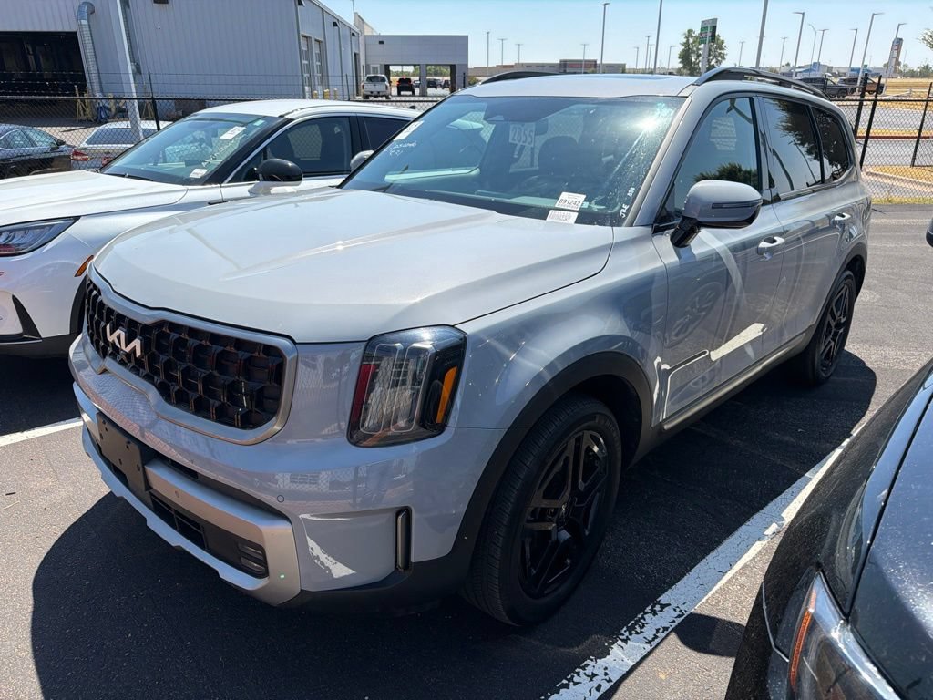 Used 2023 Kia Telluride SX X-Line AWD/4WD image 3