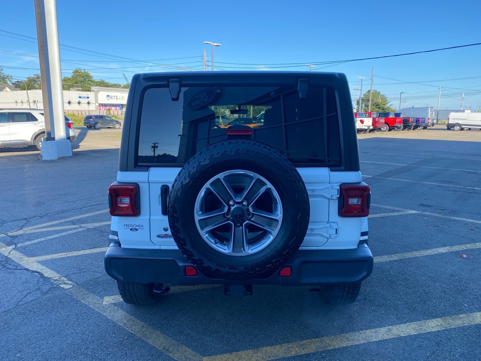 Used 2020 Jeep Wrangler Unlimited Sahara AWD/4WD image 5
