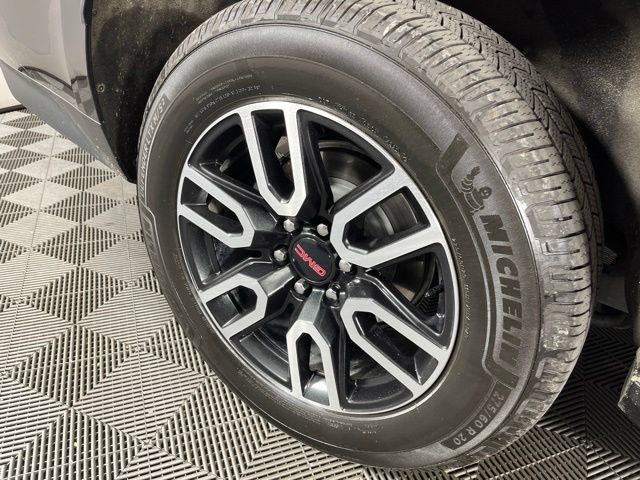 Used 2024 GMC Yukon XL AT4 w/ Technology Package AWD/4WD image 17