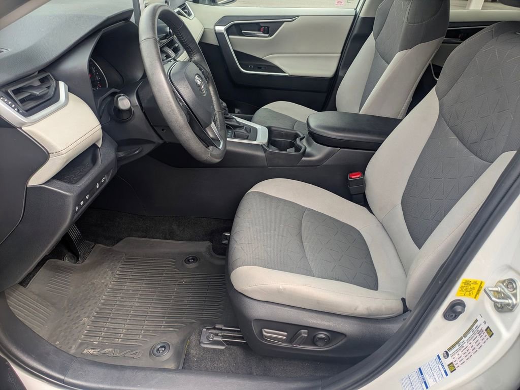 Used 2021 Toyota RAV4 XLE w/ Convenience Package image 30