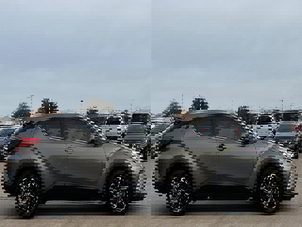 Used 2021 Toyota C-HR Limited image 3