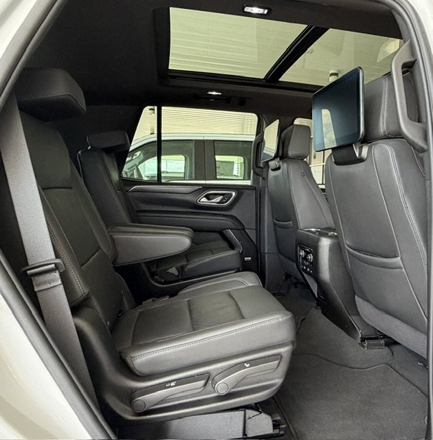 Used 2024 Chevrolet Tahoe Z71 w/ Luxury Package AWD/4WD image 9