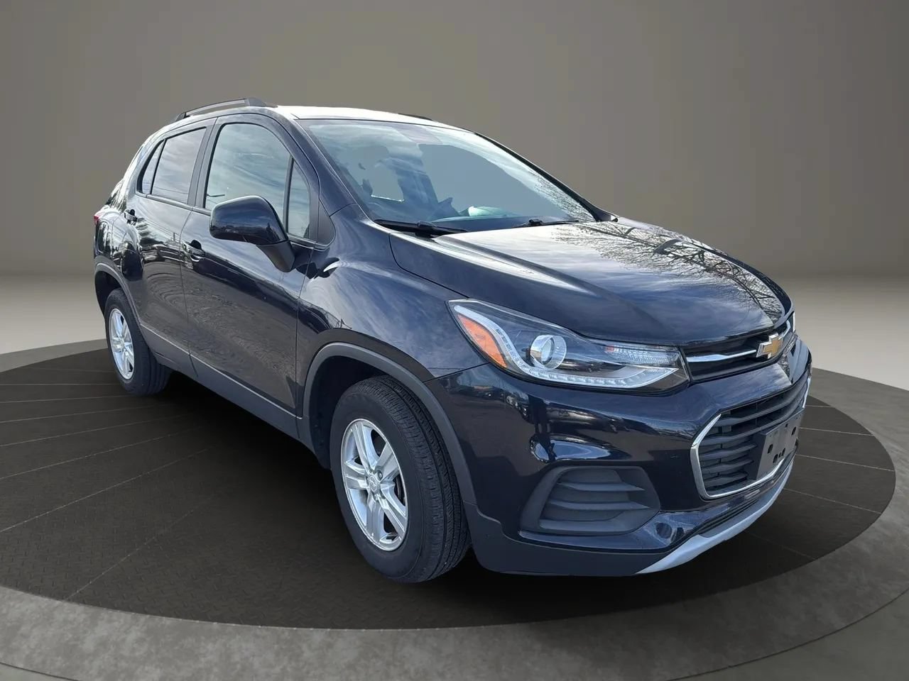 Used 2021 Chevrolet Trax LT w/ Driver Confidence Package AWD/4WD image 3