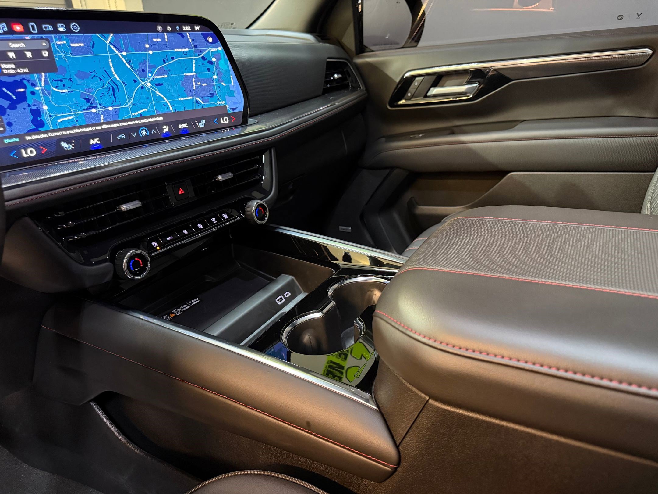 Used 2025 Chevrolet Suburban RST w/ Comfort Package image 28