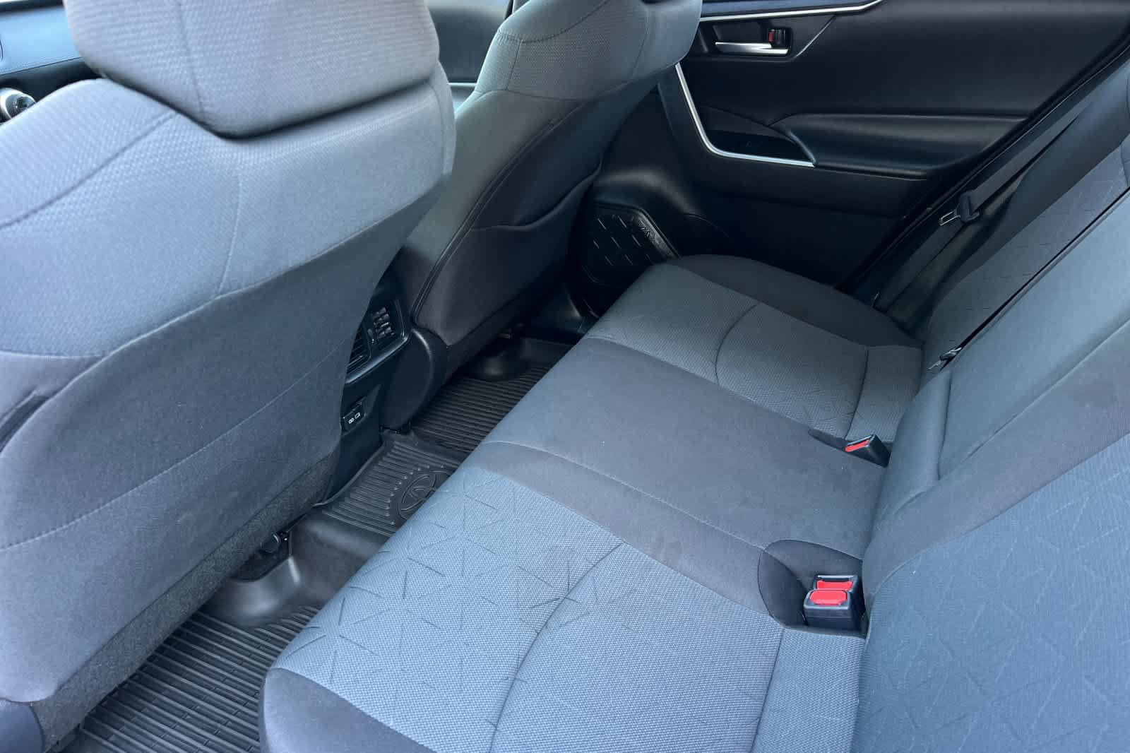 Used 2025 Toyota RAV4 XLE FWD image 4