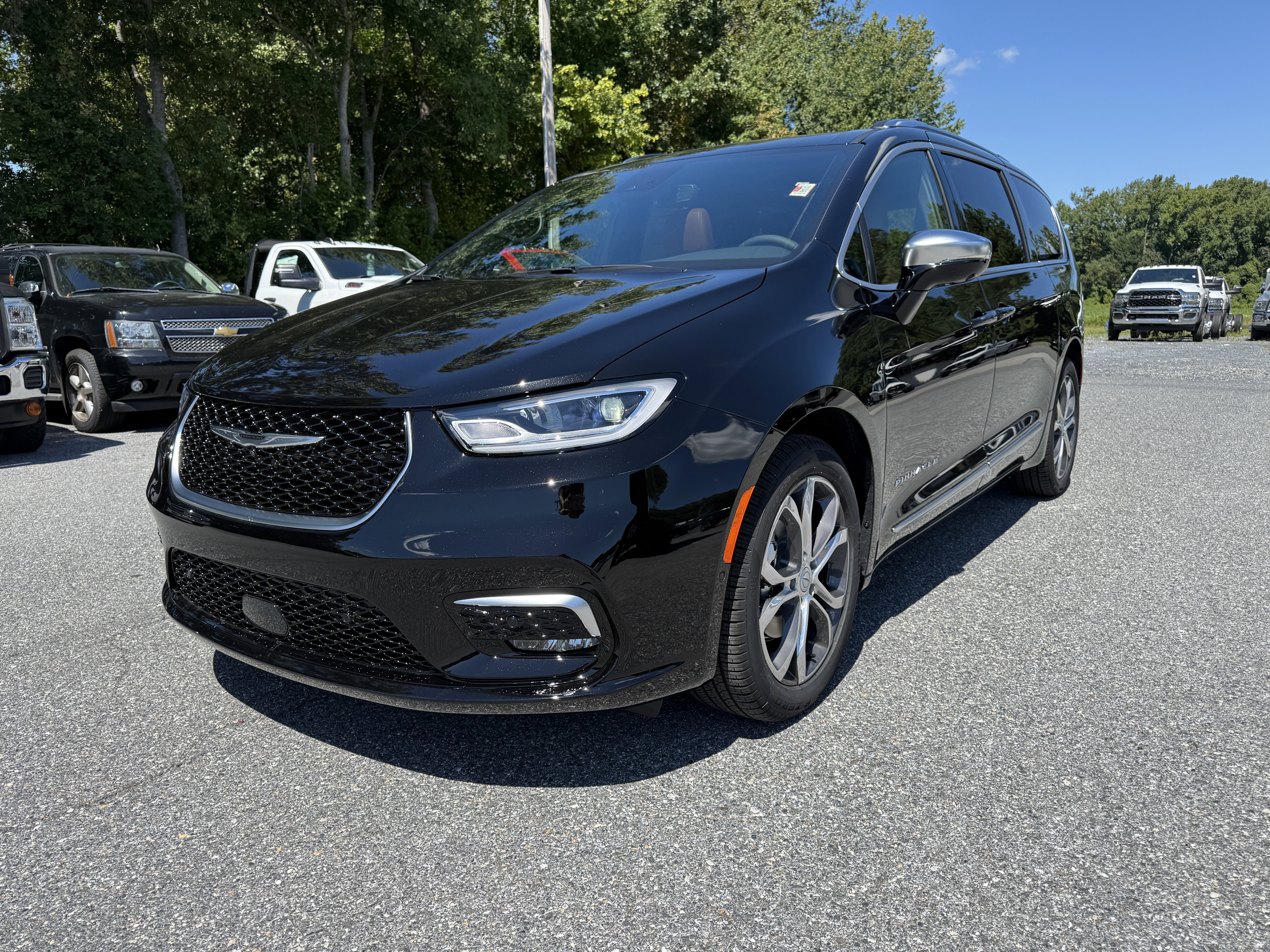 New 2026 Chrysler Pacifica Pinnacle image 3