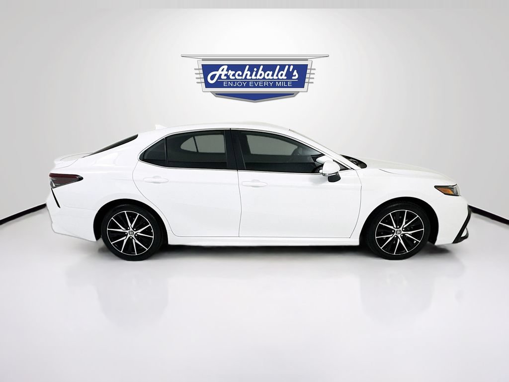 Used 2023 Toyota Camry SE FWD image 9