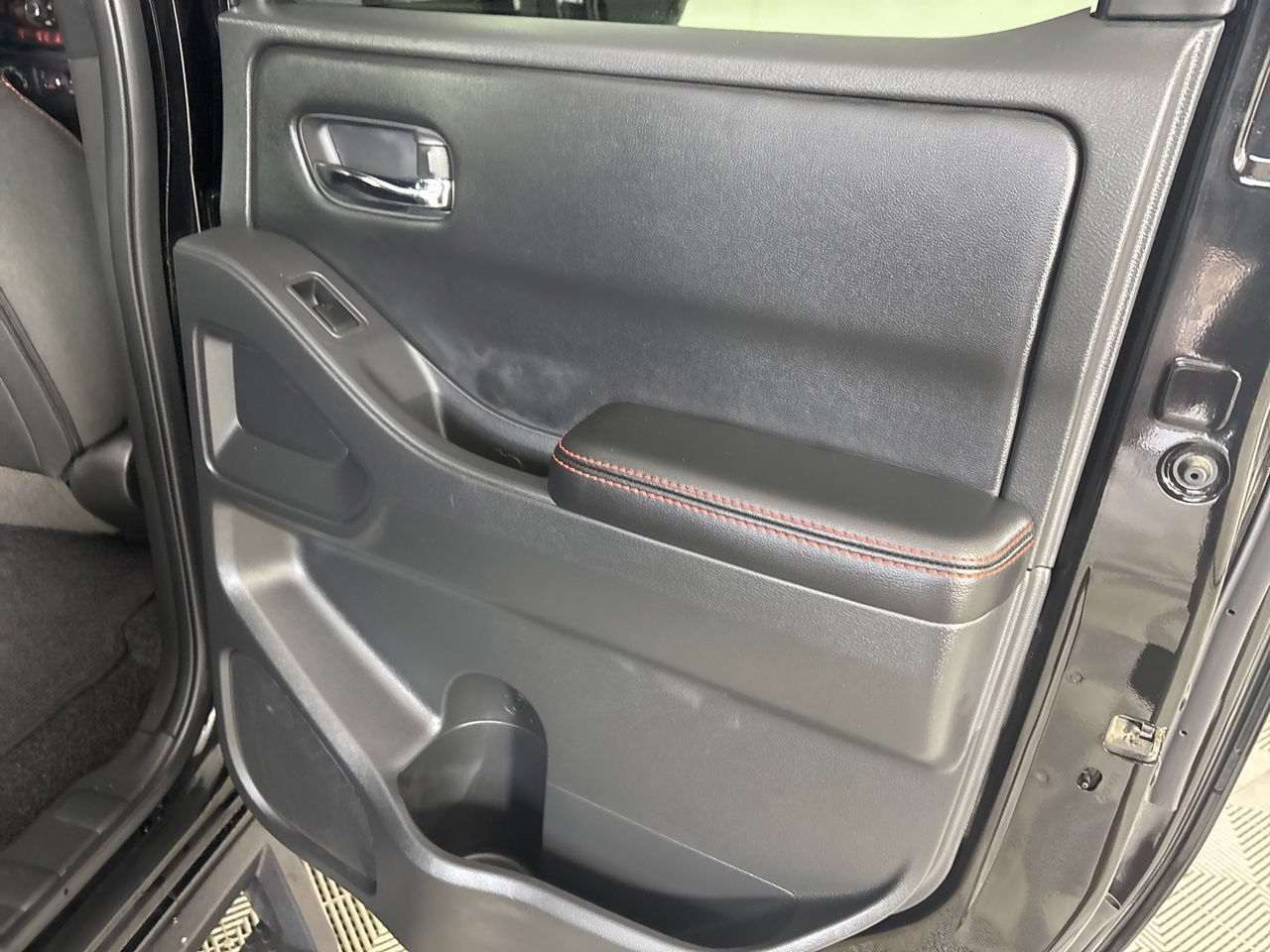 Used 2025 Nissan Frontier PRO-4X AWD/4WD image 26