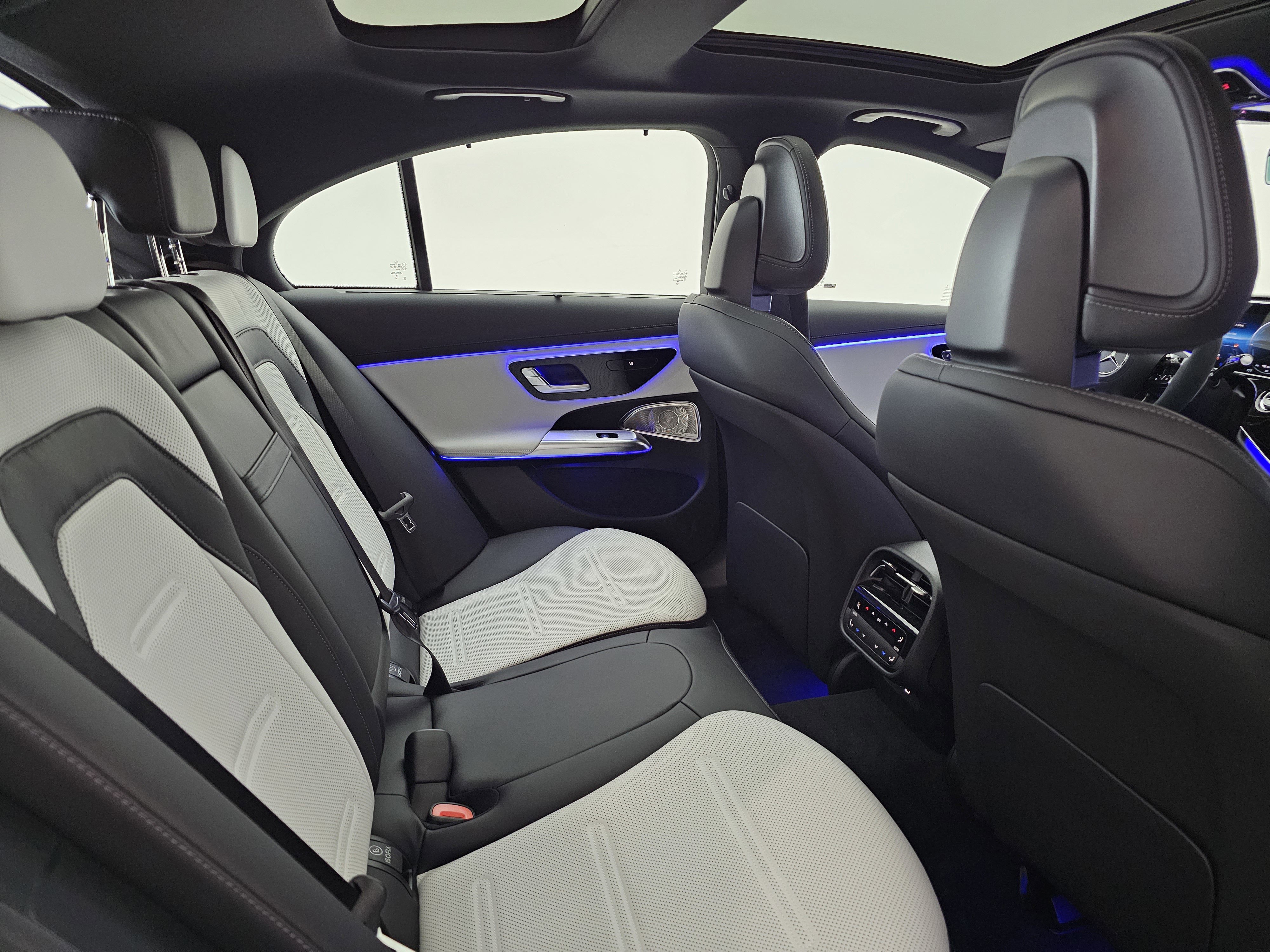 New 2026 Mercedes-Benz E 53 AMG e 4MATIC Sedan image 29