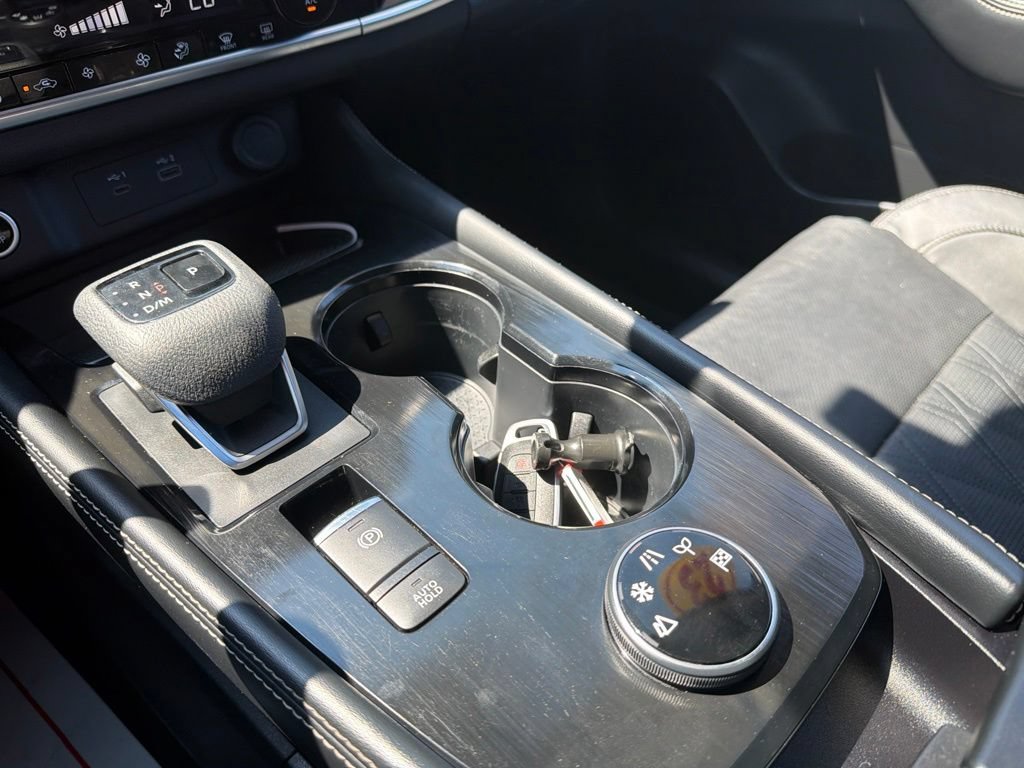 Used 2023 Nissan Rogue Platinum AWD/4WD image 16
