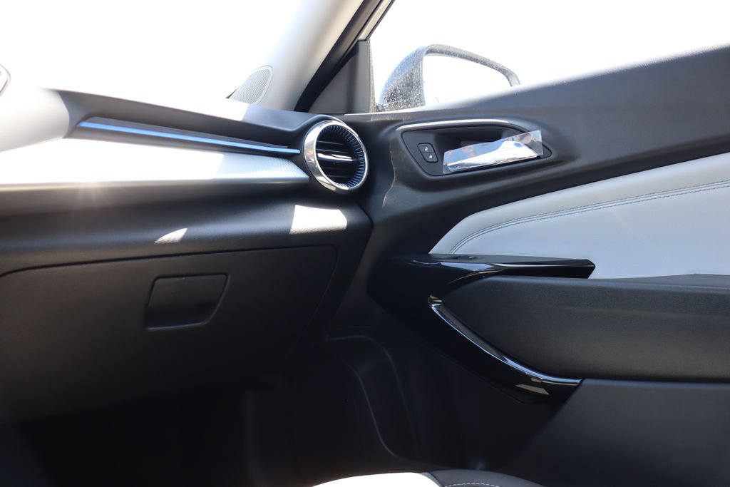New 2026 Chevrolet Trax LT w/ Sunroof Package FWD image 37