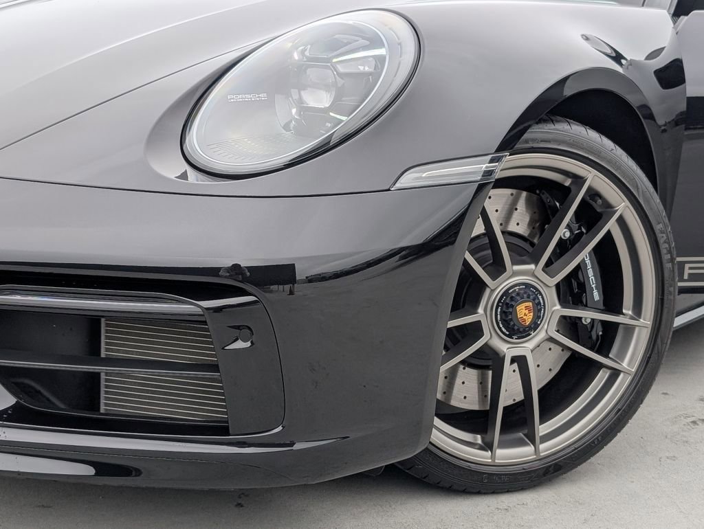 Used 2024 Porsche 911 image 10