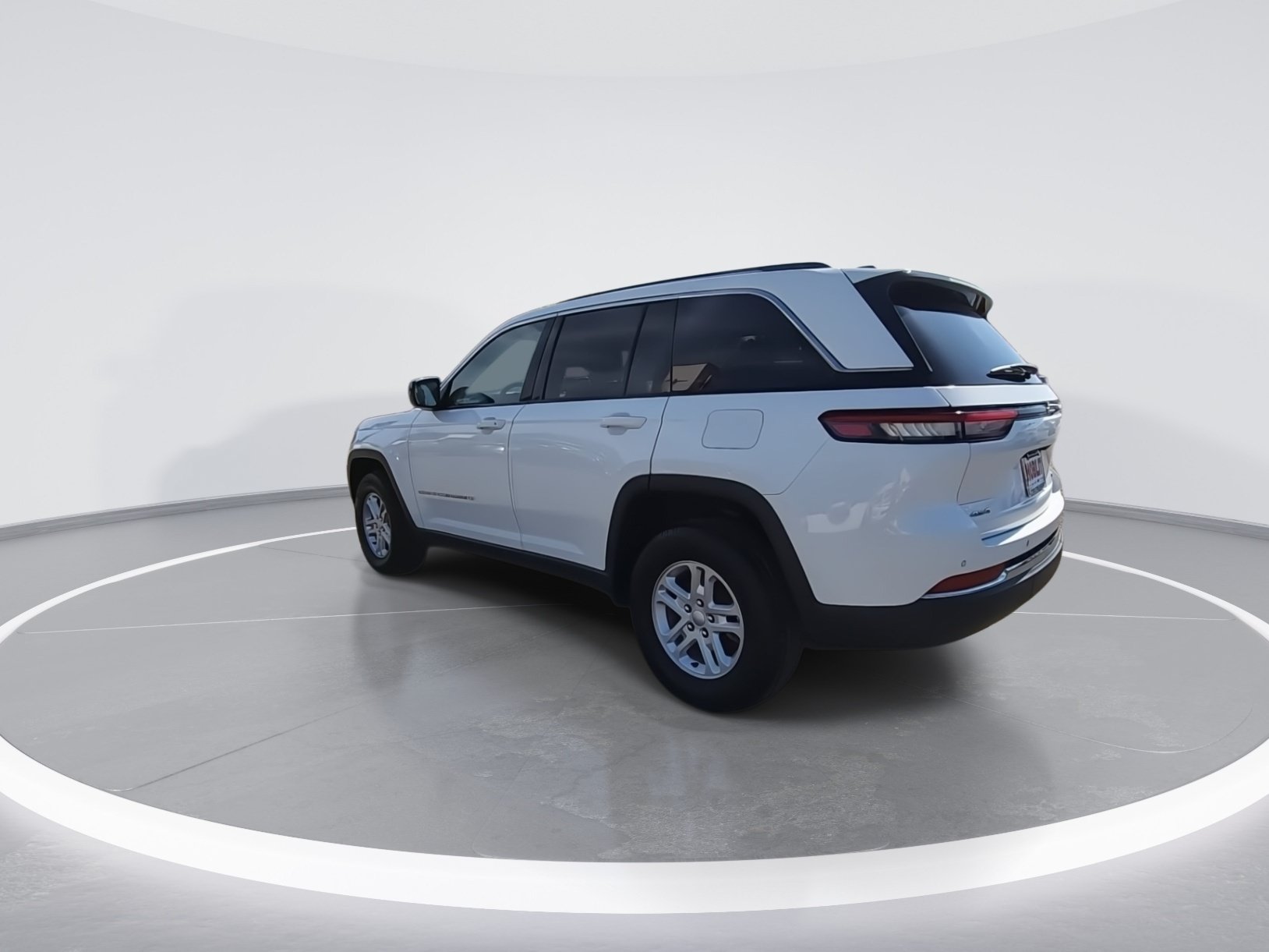 Certified 2023 Jeep Grand Cherokee Laredo AWD/4WD image 6