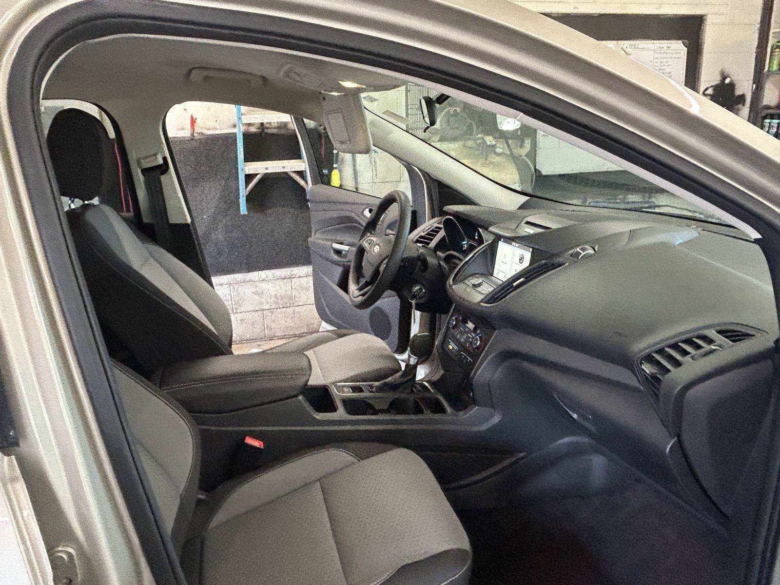 Used 2017 Ford Escape SE w/ Equipment Group 201A AWD/4WD image 21