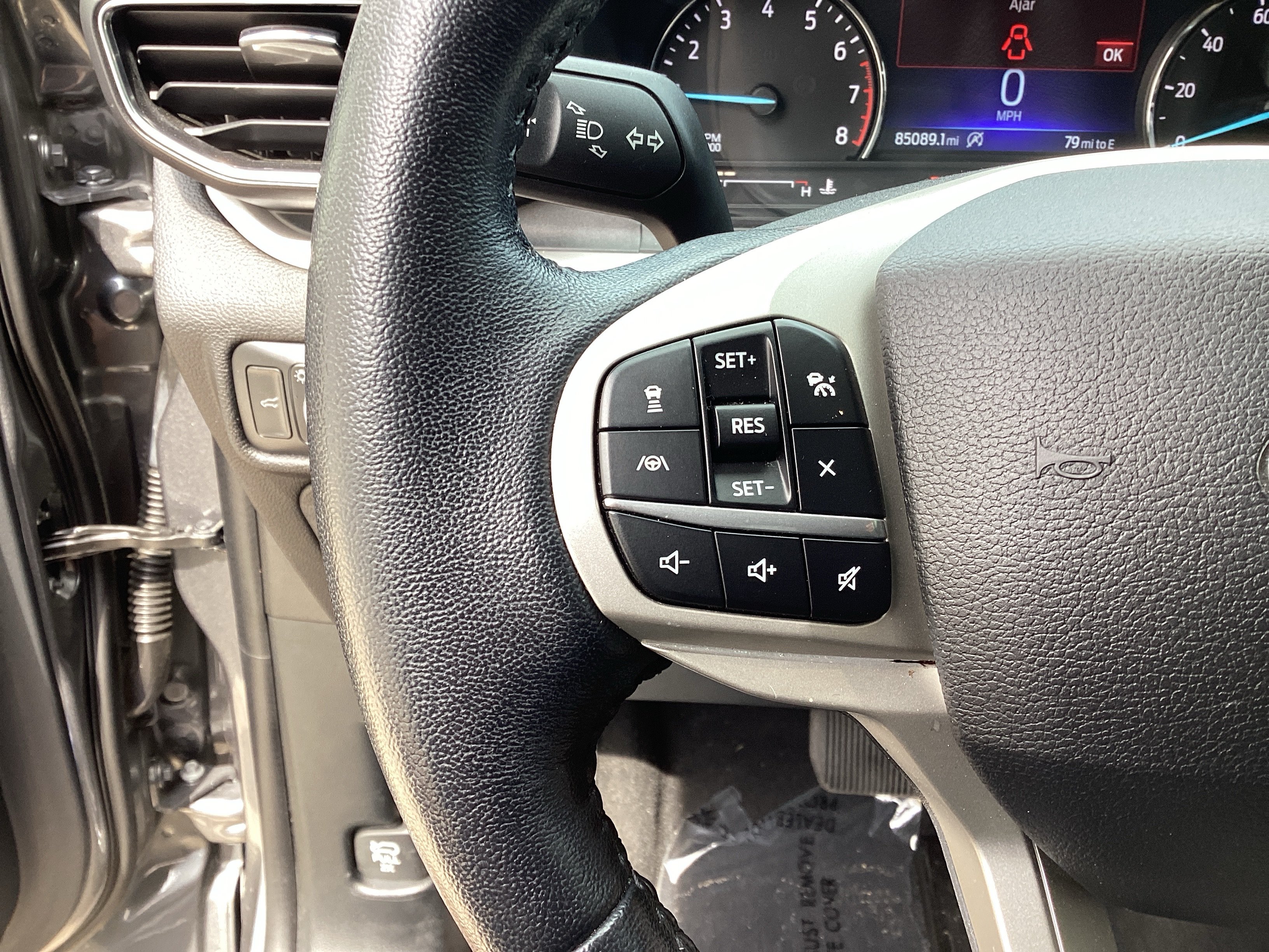 Used 2021 Ford Explorer XLT w/ Equipment Group 202A AWD/4WD image 19