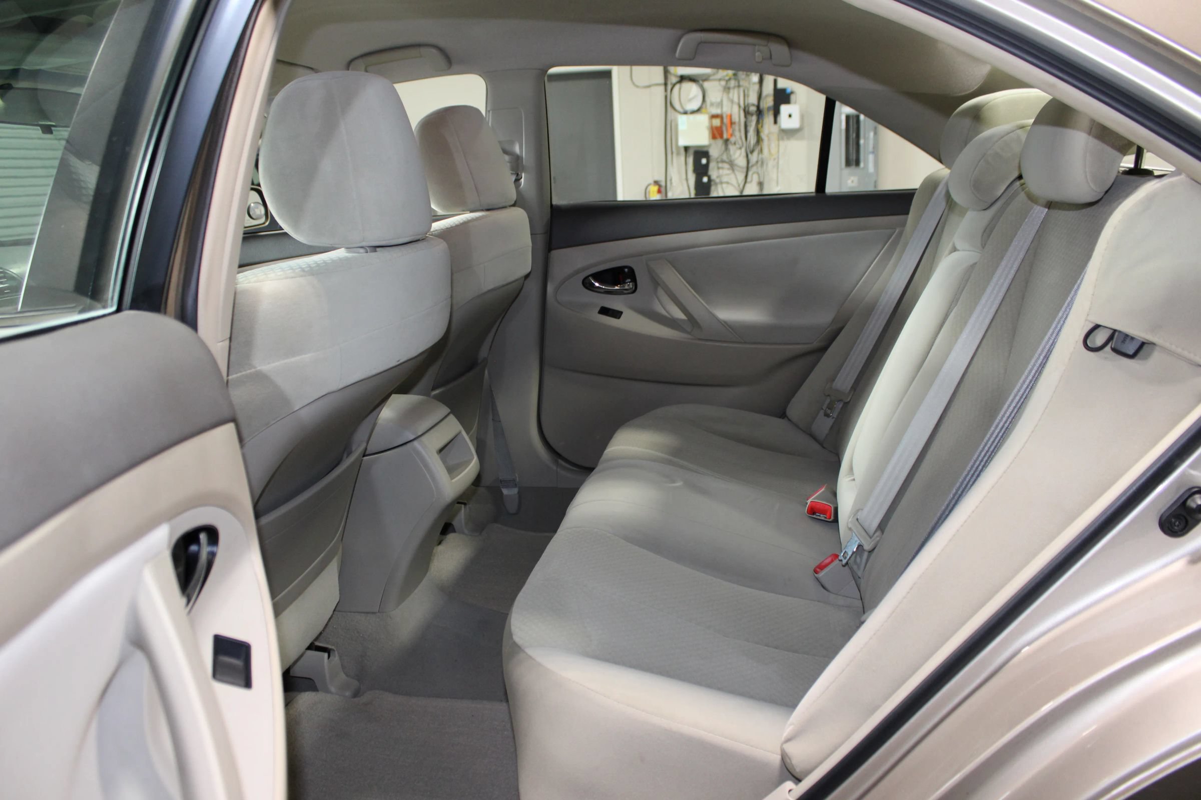 Used 2009 Toyota Camry LE FWD image 18