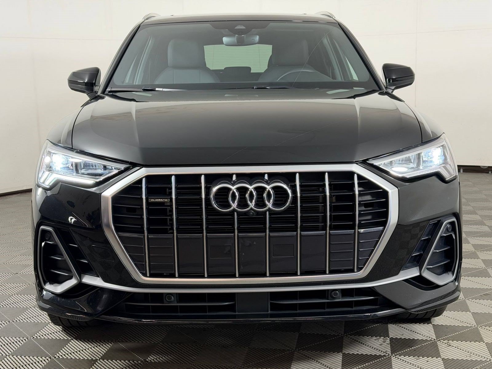 Used 2023 Audi Q3 2.0T Premium Plus w/ Premium Plus Package AWD/4WD image 6