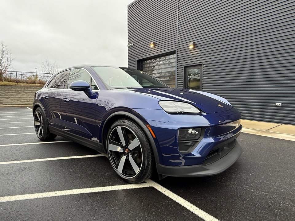 New 2025 Porsche Macan 4S Electric image 9