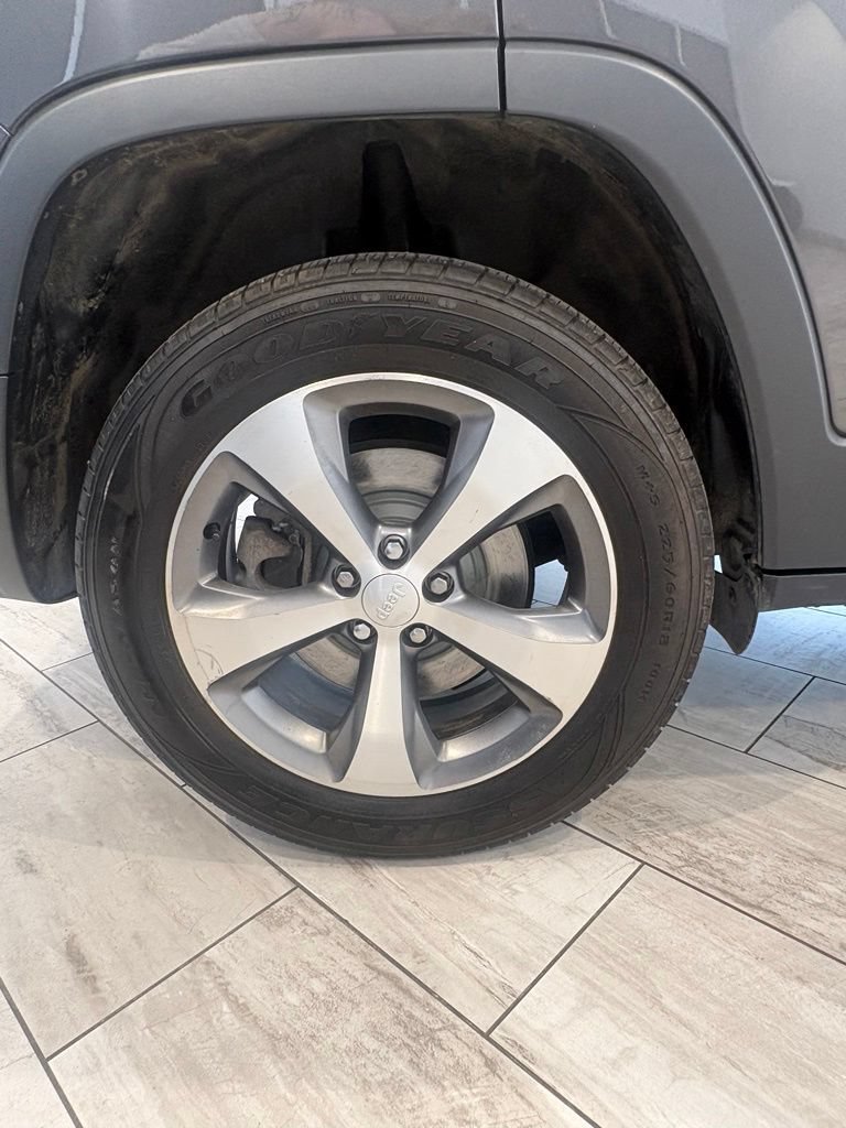 Used 2022 Jeep Cherokee Limited AWD/4WD image 8