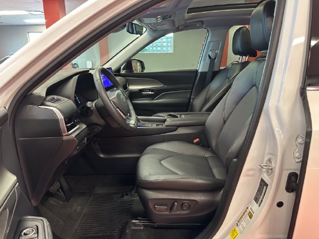 Certified 2024 Toyota Grand Highlander AWD image 10