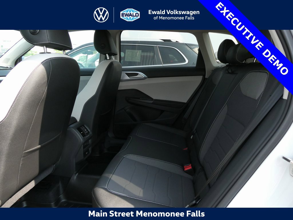Used 2025 Volkswagen Taos SE image 32