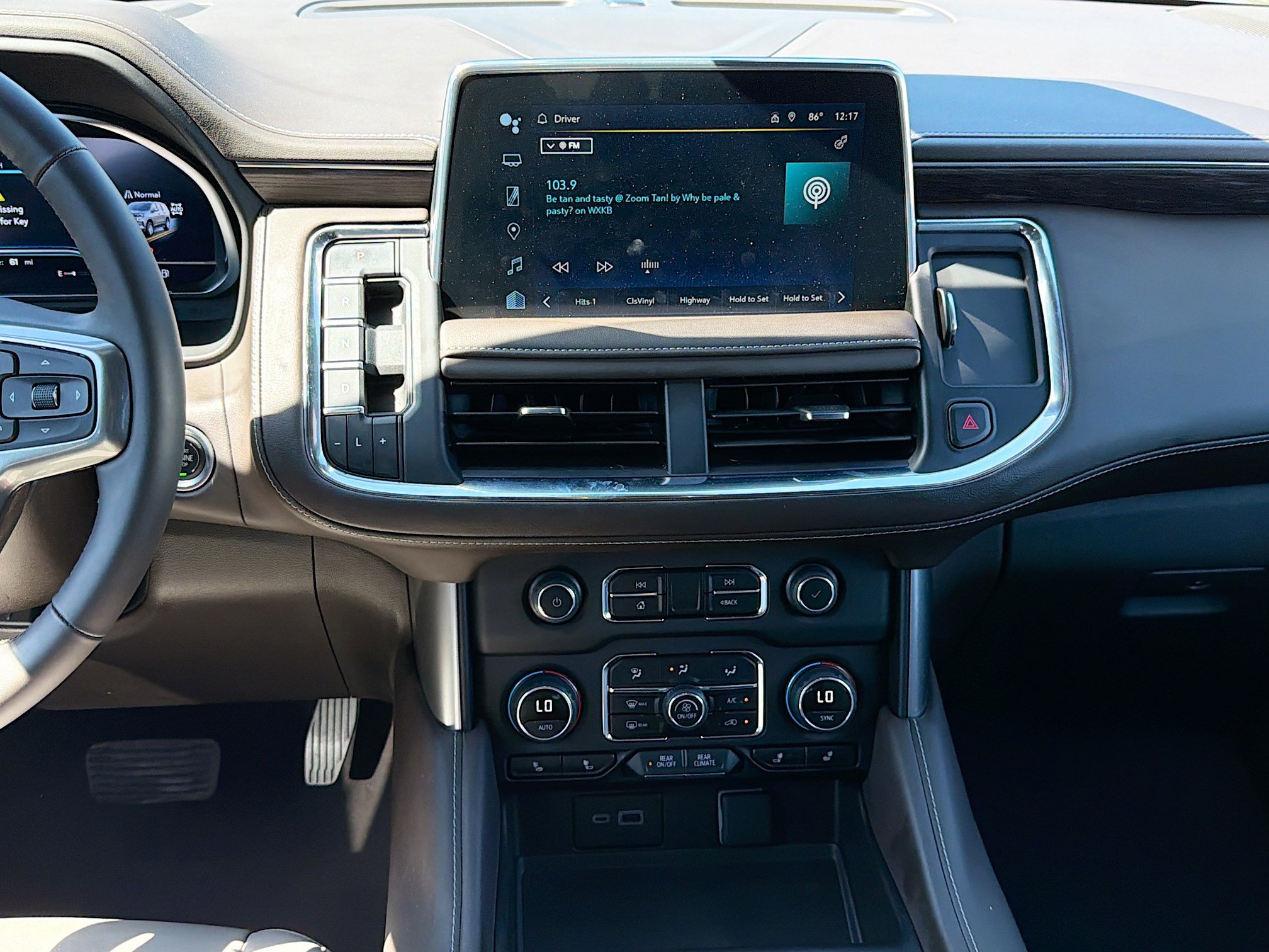 Used 2024 Chevrolet Tahoe LT w/ Luxury Package image 19