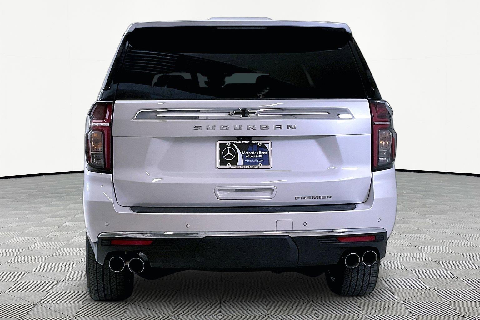Used 2024 Chevrolet Suburban Premier w/ Premium Package 2 AWD/4WD image 5