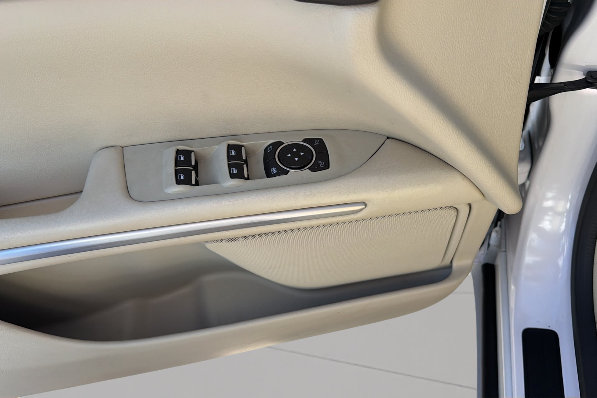 Used 2015 Lincoln MKZ Hybrid w/ Equipment Group 202A Reserve FWD image 21