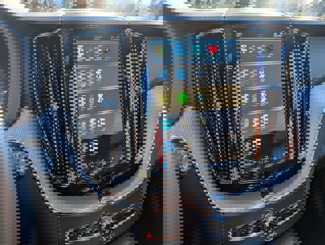 Used 2024 Volvo XC60 T8 Ultimate w/ Protection Package Premier image 20