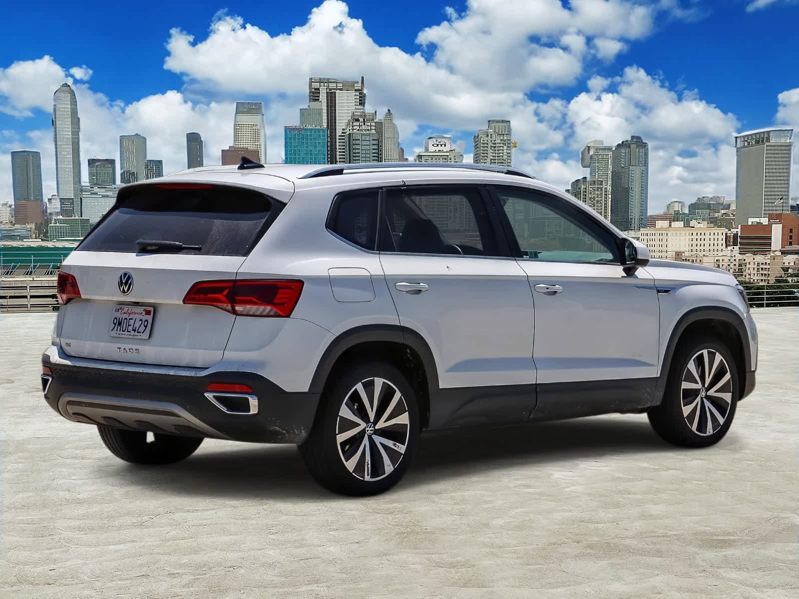 Certified 2024 Volkswagen Taos SE FWD image 4