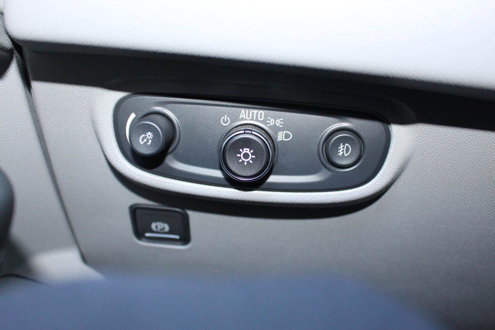 Used 2024 GMC Terrain SLT image 28